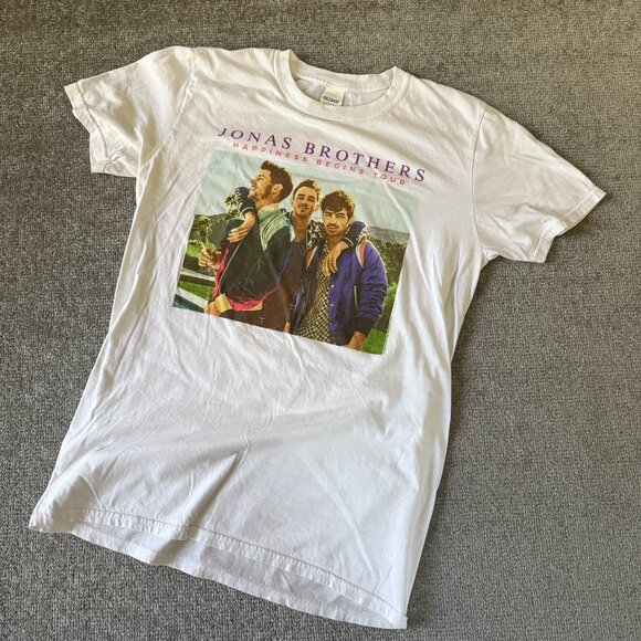 2019 Jonas Brothers Happiness Begins Tour White Gildan T-Shirt Men's Size Medium - Picture 1 of 9